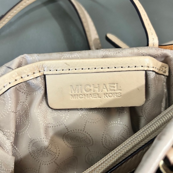 MK - Michael Kors Handbag EUC - Picture 7 of 11